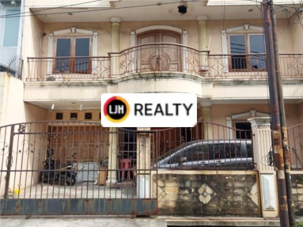 RUMAH 2 Lantai Semifurnished di Tanjung Duren Jakarta Barat.