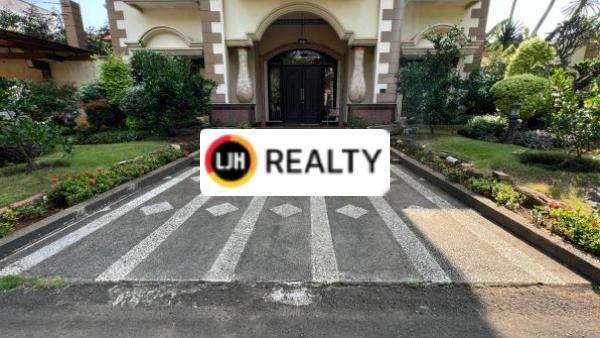 Rumah Mewah 900 M2 10 Meter dari Mall Living World di Grand Wisata Bekasi