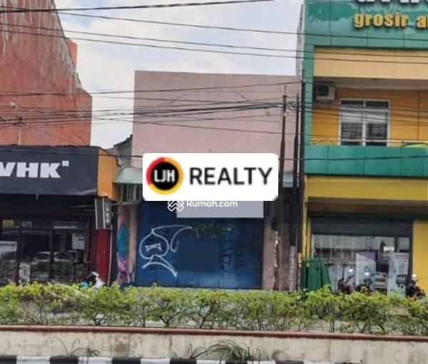Ruko pinggir jalan Yos Sudarso