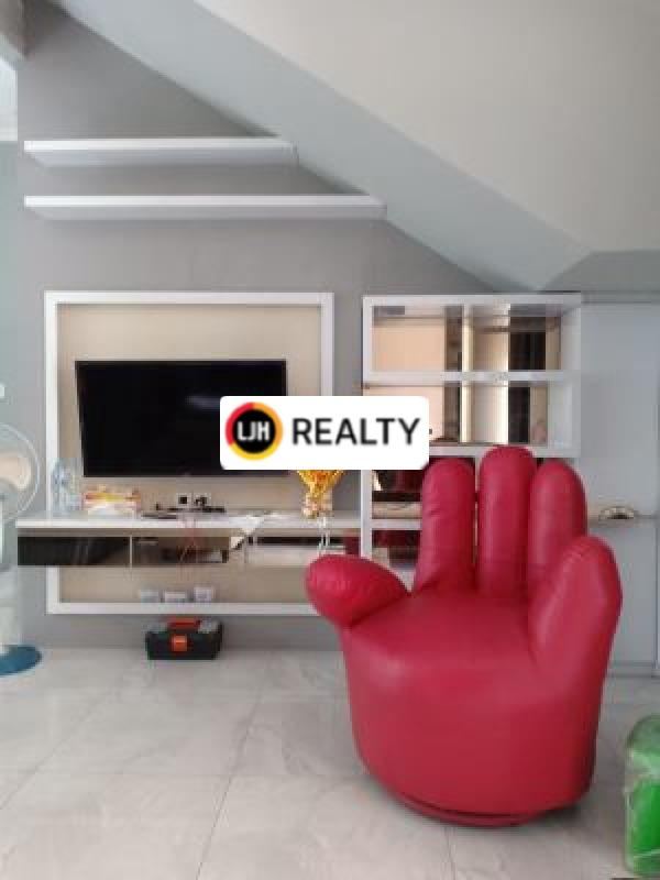 Rumah full furnished 2 lantai  dalam cluster ada fasilitas kolam renang Summarecon Bekasi