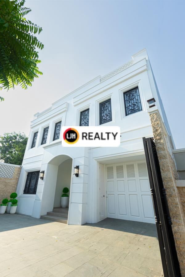Rumah Mewah Baru di Kemanggisan ilir 2.5 Lantai SHM Hadap Timur Selatan.