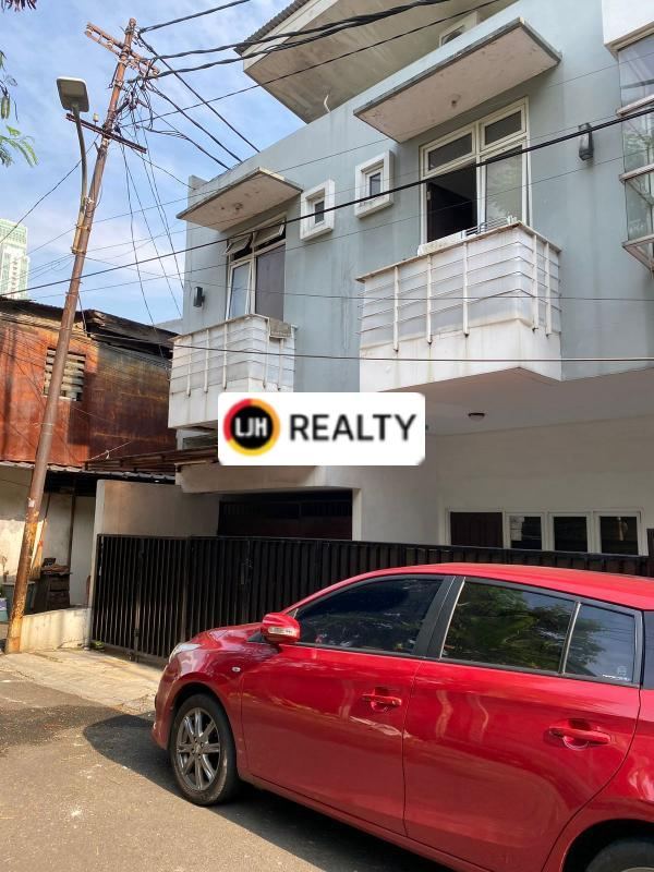 Dijual Rumah Luas Cocok Untuk Buka Kos-kosan di Jakarta Selatan
