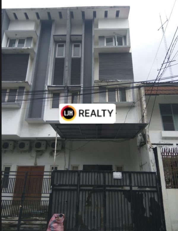Ruko di jalan utama, cocok untuk  usaha, Tomang, Jakarta Barat