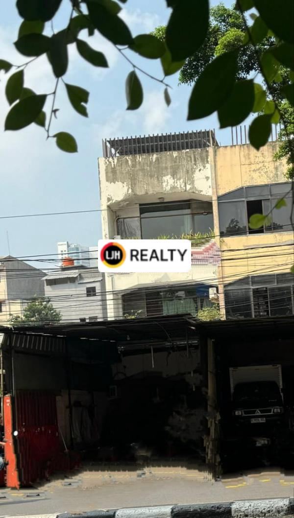 Jual Ruko Lokasi Strategis di Kebon Kacang Jakarta Pusat