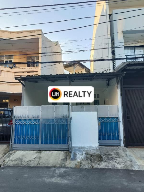 Rumah Siap Huni 1 1/2 Lantai, Tomang, Jakarta Barat