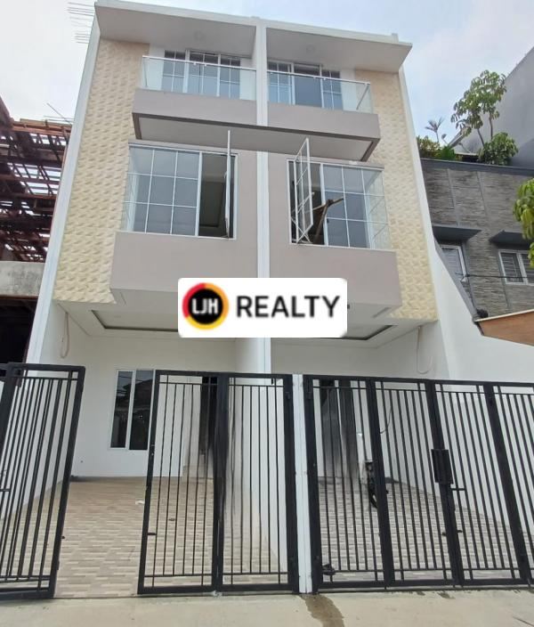 Brand New, Rumah On Progress, Bagus, Lingkungan Nyaman, Tomang, Jakarta Barat