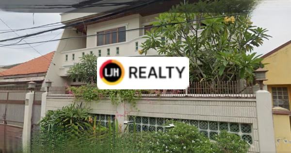Rumah Di Tosiga Kebon jeruk Jakarta Barat Furnished kayu Jati 