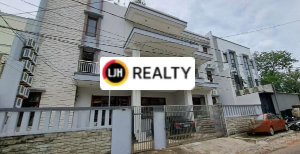 RUMAH DI KELAPA PUAN TIMUR AREA KELAPA GADING JAKARTA UTARA