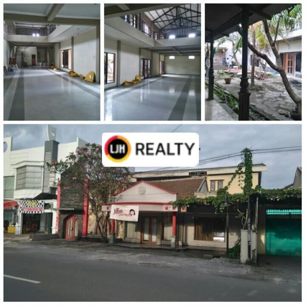 Tempat usaha pinggir jalan besar kota Solo