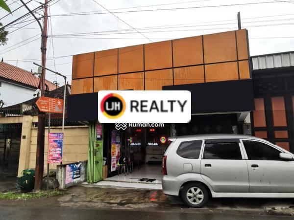 Rumah Sangkrah dekat Luwes