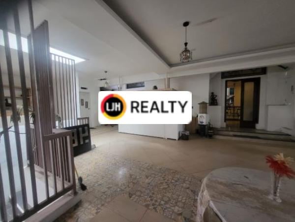 Ruang Usaha 2 Lantai Cocok Dijadikan Cafe Area Komersil Samping Hotel Daerah Riau Kota Bandung