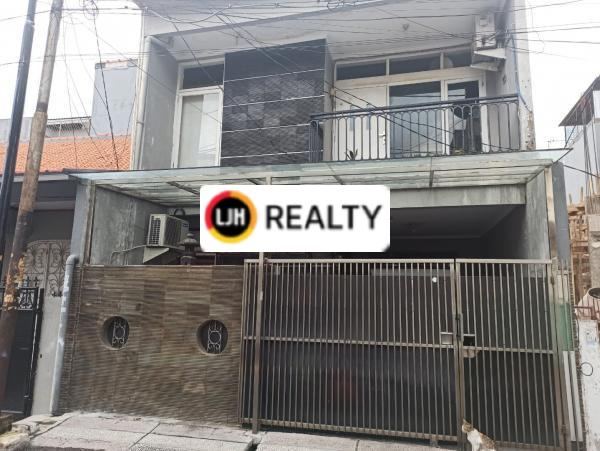 Rumah Minimalis Modern, siap huni dalam komplek tomang