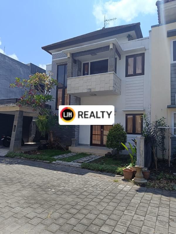 3 bedrooms house for sale at Jl. Sandat, Denpasar Utara, strategic location, only 5 minutes to Living World Denpasar