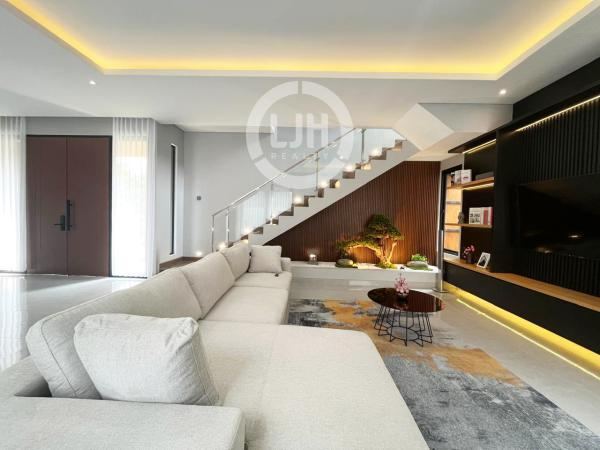 Dijual Rumah Baru Kencana Loka BSD City, Lokasi di Hoek, Fully furnished Siap Huni