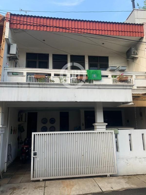 Rumah 2 lantai semi furnished di Pulo Gadung, Jaktim