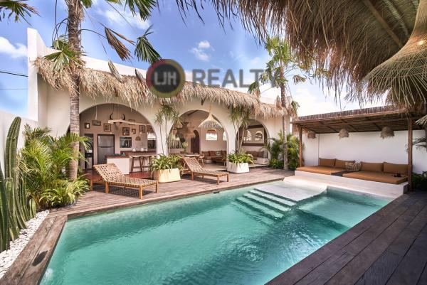 3 bedrooms villa for rent at Bumbak, Kerobokan, Canggu, strategic location, well maintained