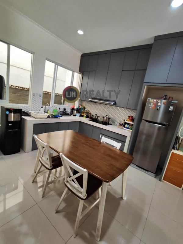 Rumah 2 Lantai Full Renov Furnished di Cluster La Sein JGC Cakung Jakarta Timur