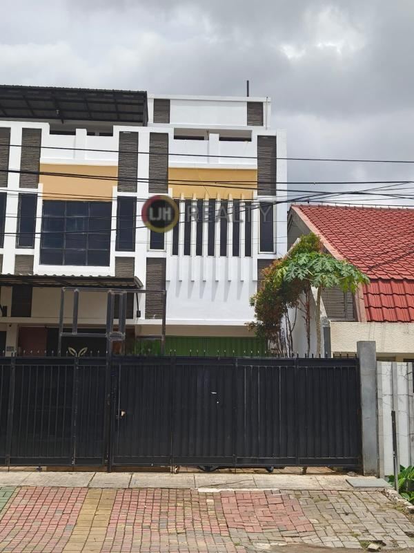 Ruko Bagus, Cocok untuk Bank, Online Shop dan Usaha Kuliner, Tomang, Jakarta Barat
