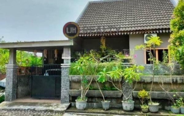 Rumah Semi Furnished Posisi Hook Di Taman Semengko Indah, Gresik - Jawa Timur
