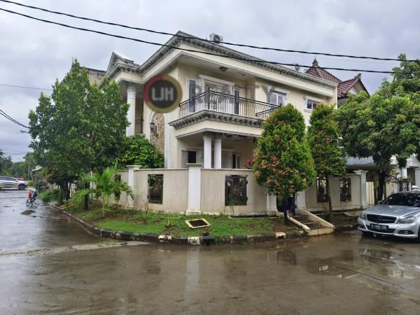 Dijual Rumah Hook Strategis di Villa Jakasetia Bekasi Selatan