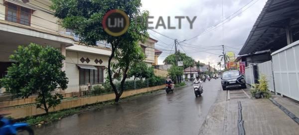 Dijual Rumah Luas dan Strategis di Pondok Pekayon Indah bekasi 