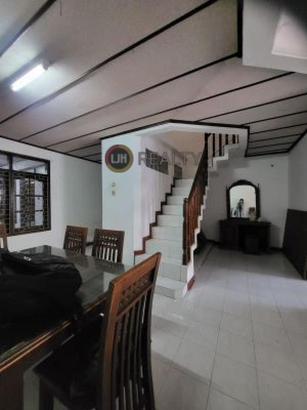 Rumah 2 Lantai bisa dijadikan Hunian atau Ruang Usaha Luas Tanah 120m2, Semi Furnished Siap Huni, dalam Komplek, Keamanan 24 Jam Antapani Bandung