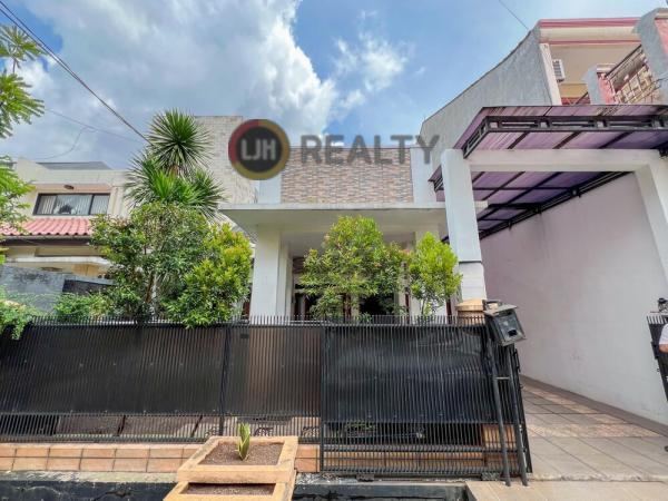 Dijual Rumah Luas di Galaxy Bekasi Selatan 