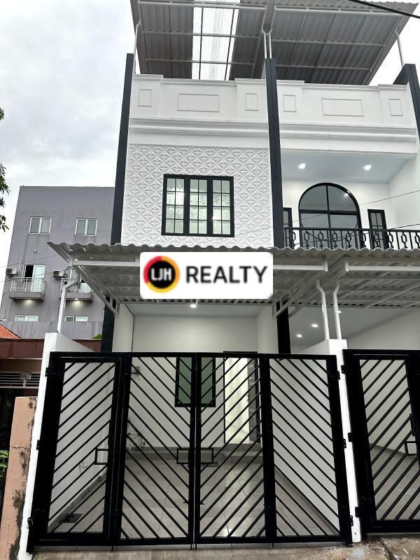 Rumah Bagus 3 Lantai, Lokasi Strategis di Tanjung Duren Jakarta Barat