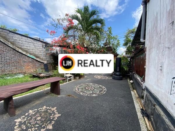 Land for Sale Free Building with 2 Floors in Raya Sempidi. Close to Badung Puspem Park
