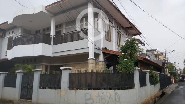 Rumah Luas Strategis Nyaman di Duren Sawit, Jakarta Timur