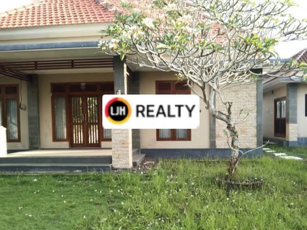 Minimalist and Classic Design House with 4 Bedrooms in Jembrana. Near Baluk Rening Beach.