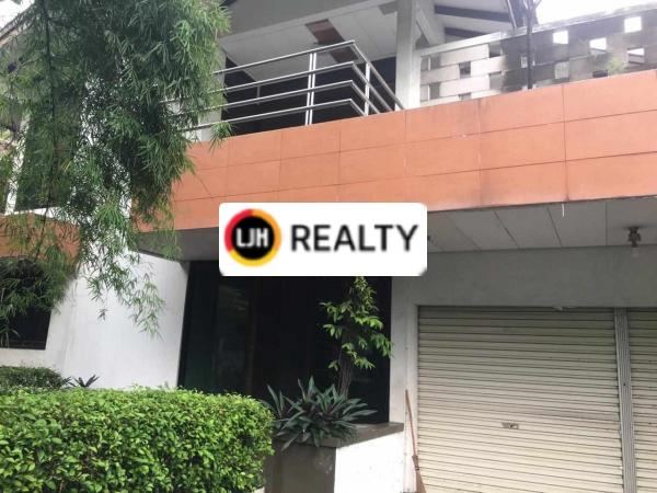  Disewakan Rumah Dengan Kolam Renang di Pondok Indah Jakarta Selatan