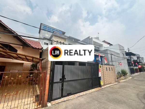 Rumah 2 Lantai Sangat Terawat di BCS Kelapa Gading Jakarta Utara 