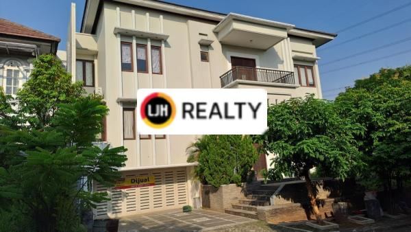 Rumah Hook Cantik di Perumahan Asri Legenda Wisata Cibubur