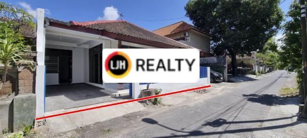 3 bedrooms house for rent at Dauh Puri Kelod, Denpasar, strategic location, well maintained, only 5 minutes to Sanglah Hospital
