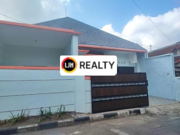 House for rent at Jl. Tangkuban Perahu, Padangsambian, Denpasar, stratetgic location and well maintained