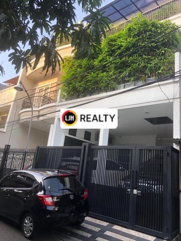 Dijual Rumah Fully Furnished Dekat ke MKG Area Gading Indah Utara Kelapa Gading 