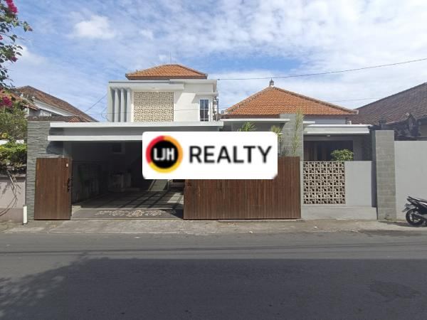 3 bedrooms house for rent at Jl. Trijata, Denpasar Utara, strategic location, close to Living World Denpasar