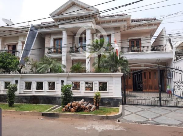 Rumah Mewah Besar di Danau Agung Sunter Agung Podomoro Jakarta Utara 
