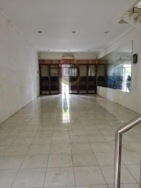 Ruko 3 Lantai Luas 105m2, Siap Pakai, Cocok untuk kantor, Klinik, Tempat Bimbel, Parkir Luas, Antapani Bandung