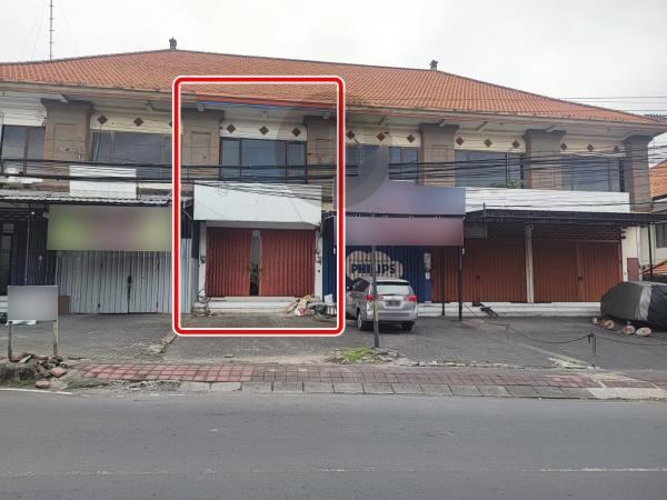 Shophouse for rent at Kerobokan, strategic location in busy area, suitable for bussiness, close to Canggu area