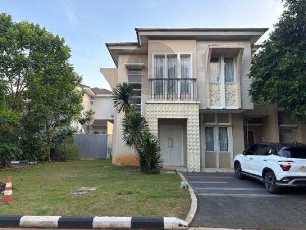 Rumah Grand Wisata Posisi Hook 2 Lantai, 4+1 Kamar Tidur, View Taman, Fasilitas Kolam Renang, Lapangan Olahraga, Jogging Track, 300m dari Mall Living World Grand Wisata Bekasi