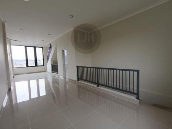 Ruko Gandeng 4, Baru 4 Lantai, dekat Mall, Akses Tol parkir Gratis, di Grand Wisata Bekasi