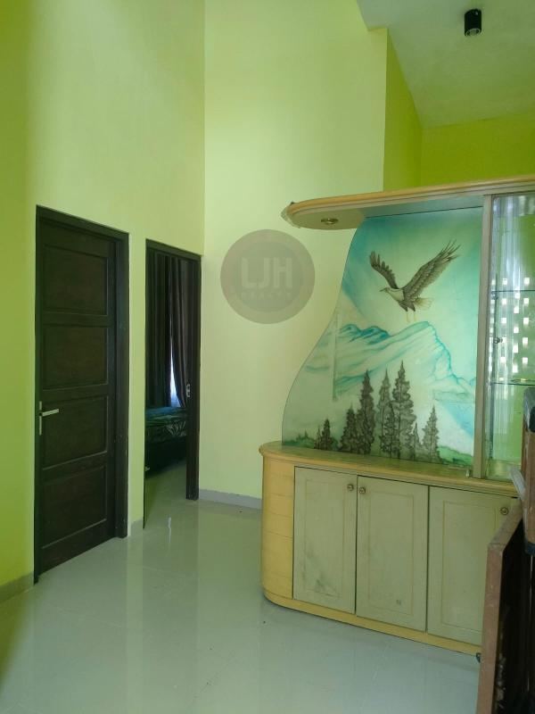 Rumah siap huni di jalan Karanggawang