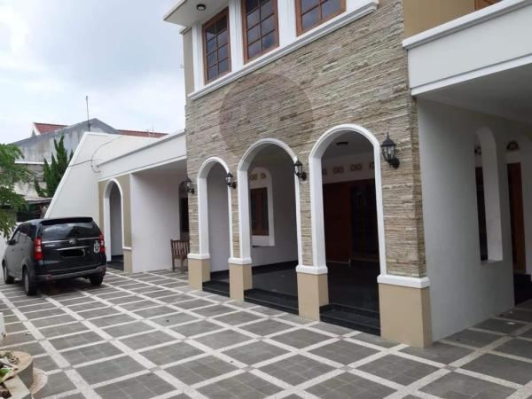Jual Rumah Mewah Ada Kolam Renang 