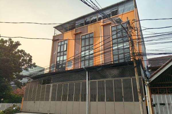 Ruko 4,5 Lantai Siap Pakai Bisa Gandeng di Roxy, Jakarta Pusat