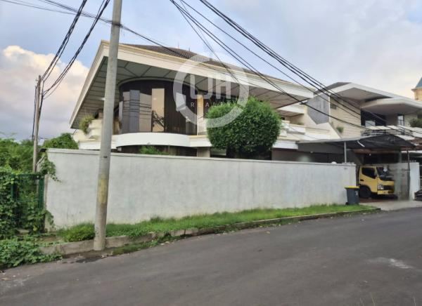 Rumah Bagus dan Terawat di Komplek Elite, Tomang Hero, Jakarta Barat