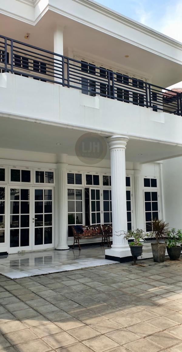 Dijual Rumah Menteng Jakarta Pusat, Ada Kolam Renang