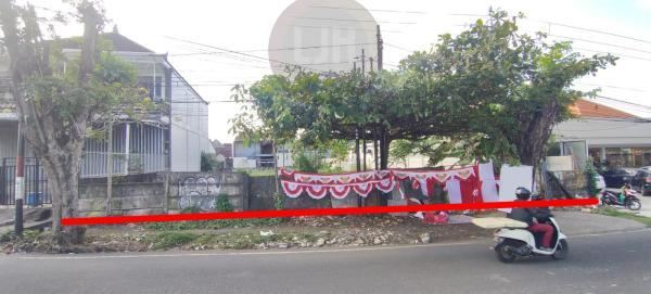 Land for sale in a strategic area of Gatot Subroto, Denpasar. Suitable for Business. Close to McDonald's, KFC, and Starbucks.
