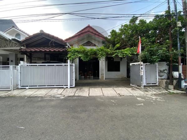 Dijual Rumah Strategis di Galaxy Bekasi 